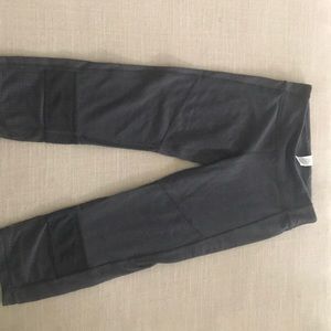 Ivivva size 10 grey cropped leggings
